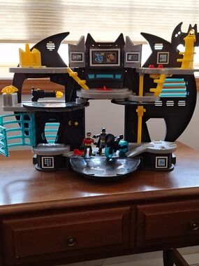 Imaginex Model X7677 Batman Batcave Set with Black and Teal Accents 2012/2013